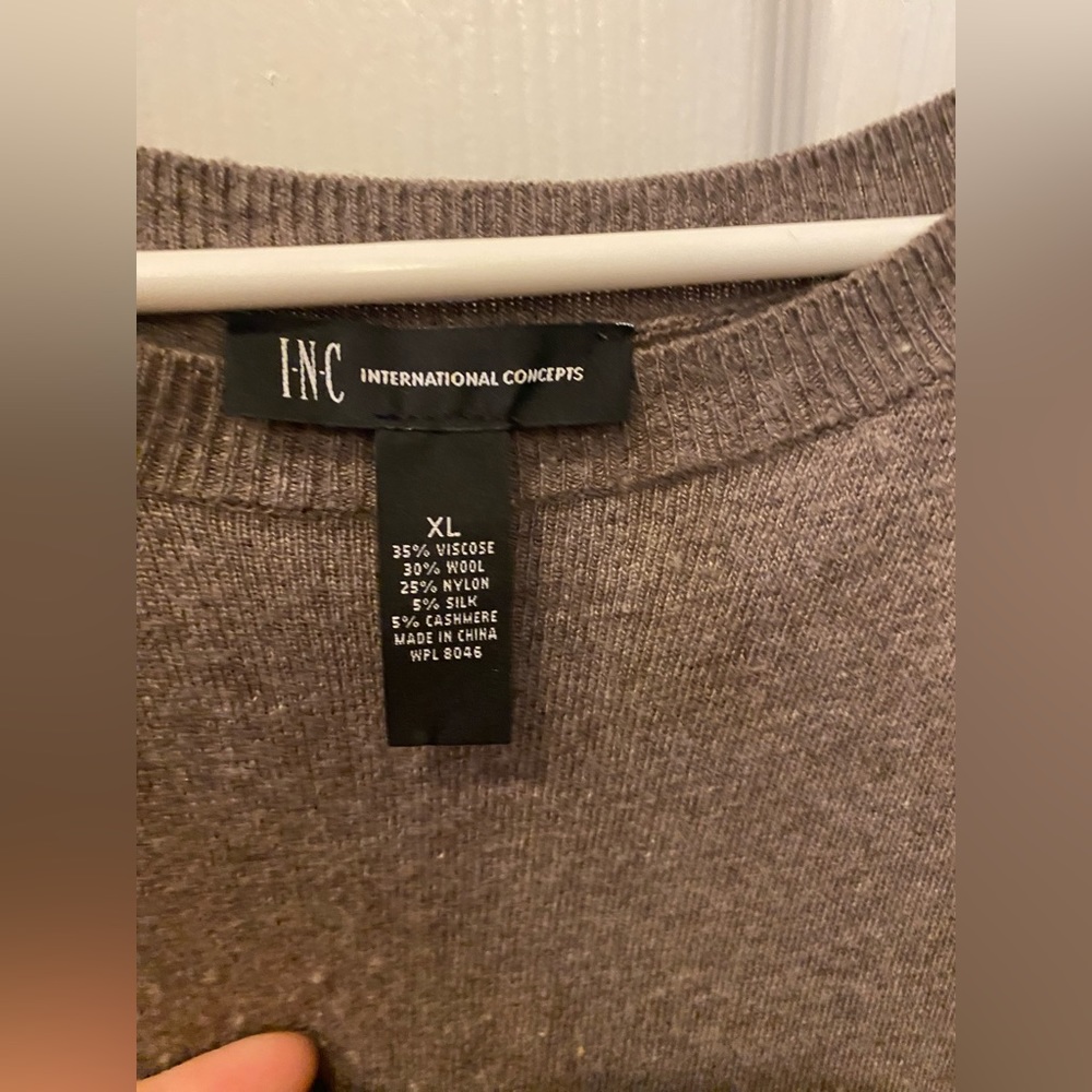 INC cold, shoulder top